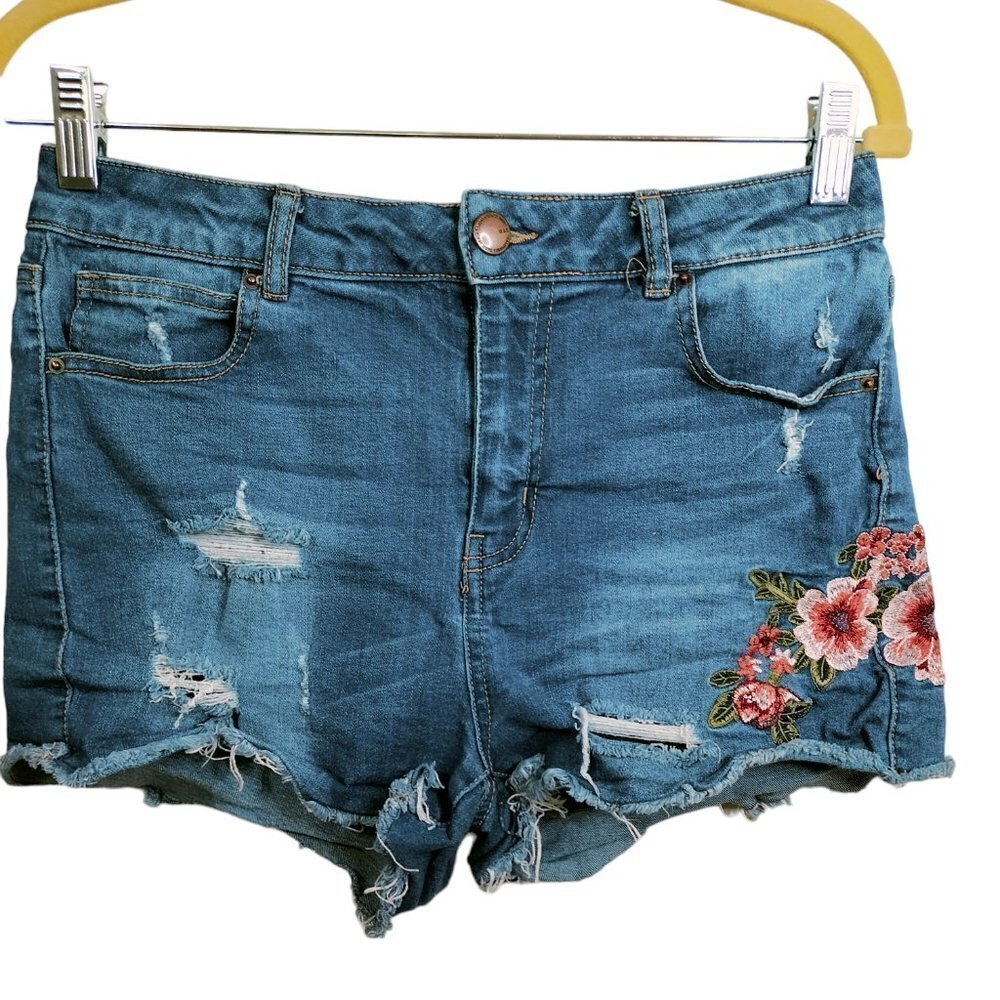 (889)Wax Jean Distressed Denim Shorts Size Large